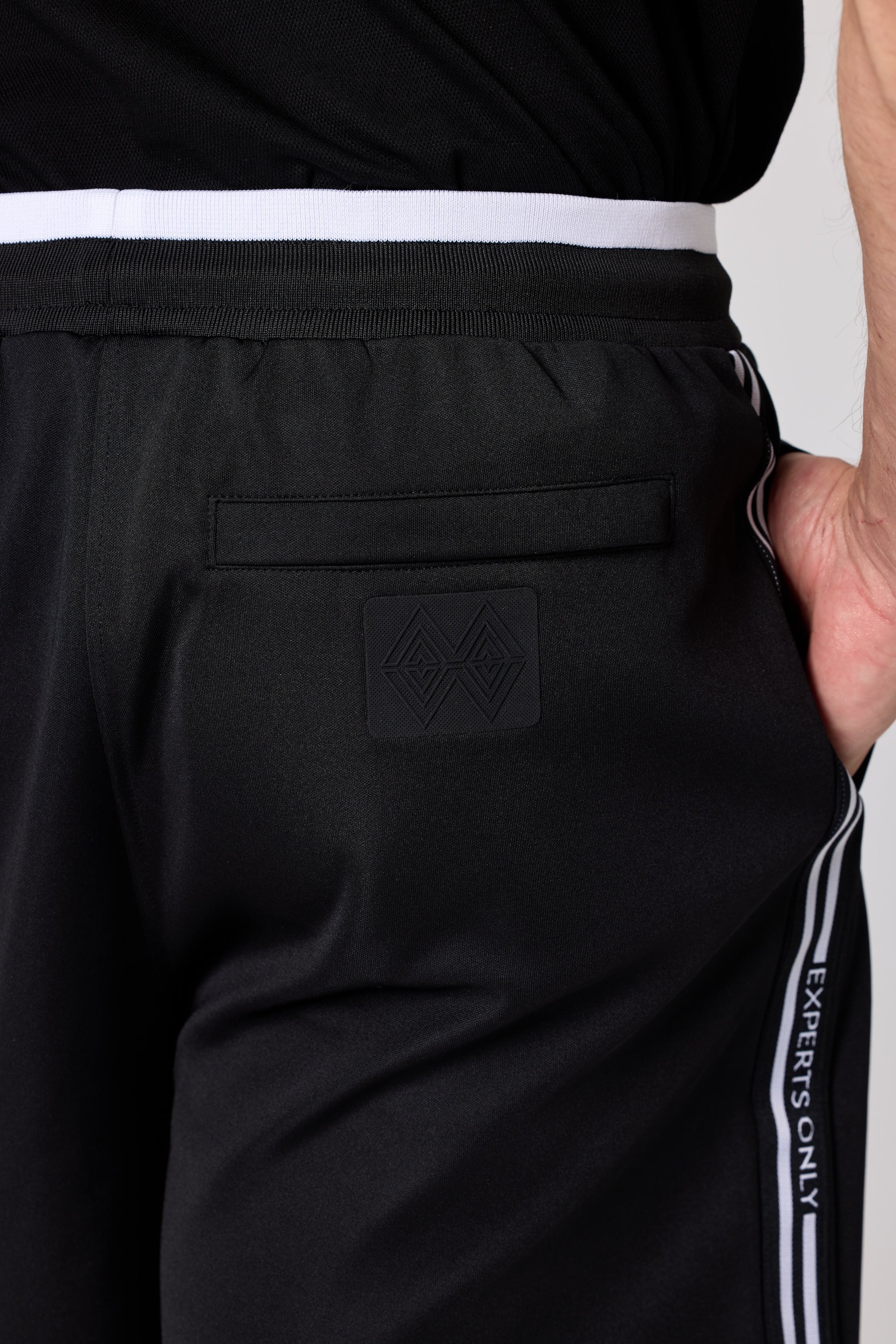 close up of Double Black Après ‘83 Retro Shorts in black