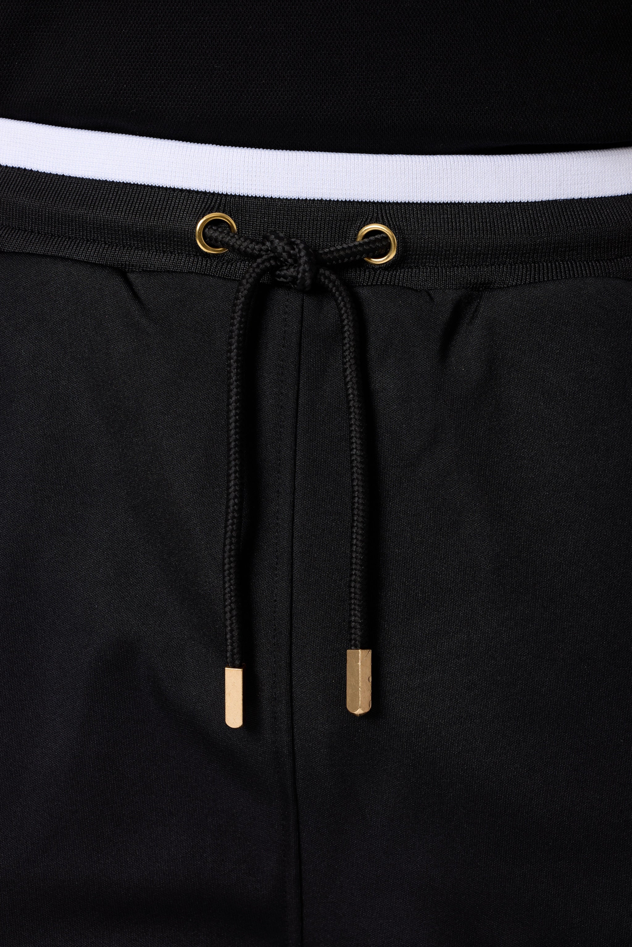 Double Black Après ‘83 Retro Shorts in black with drawstrings
