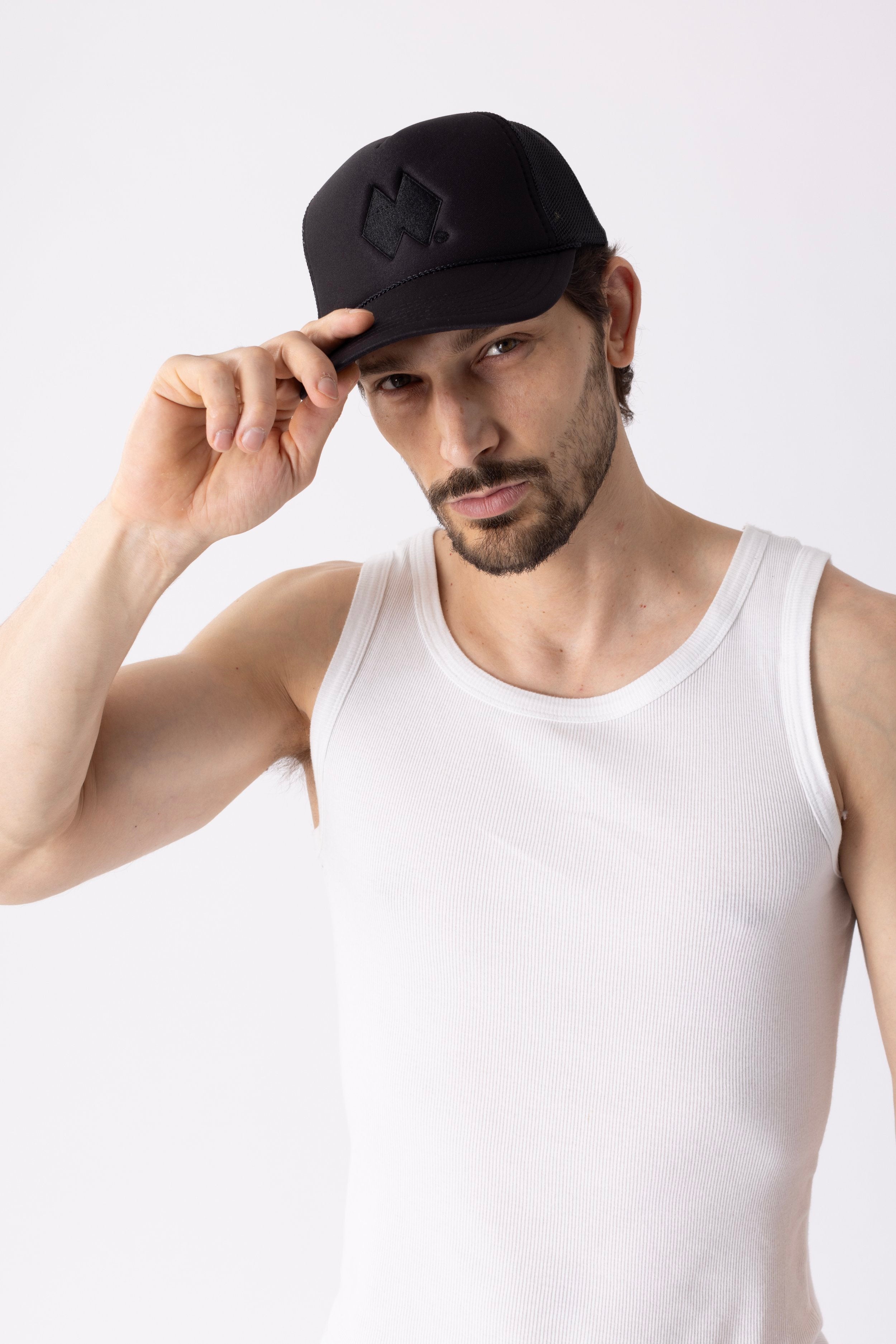 Double Diamond hat in black