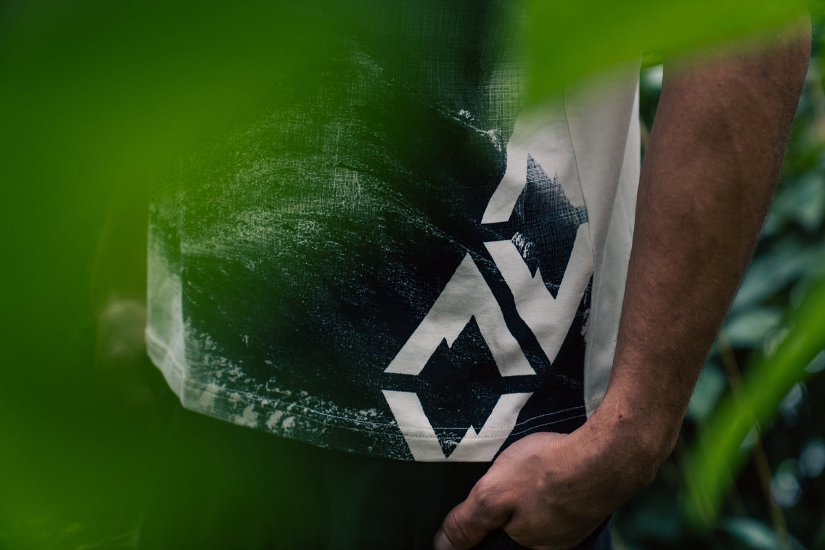 DBL Mountain Shirt in pearl grey logo details