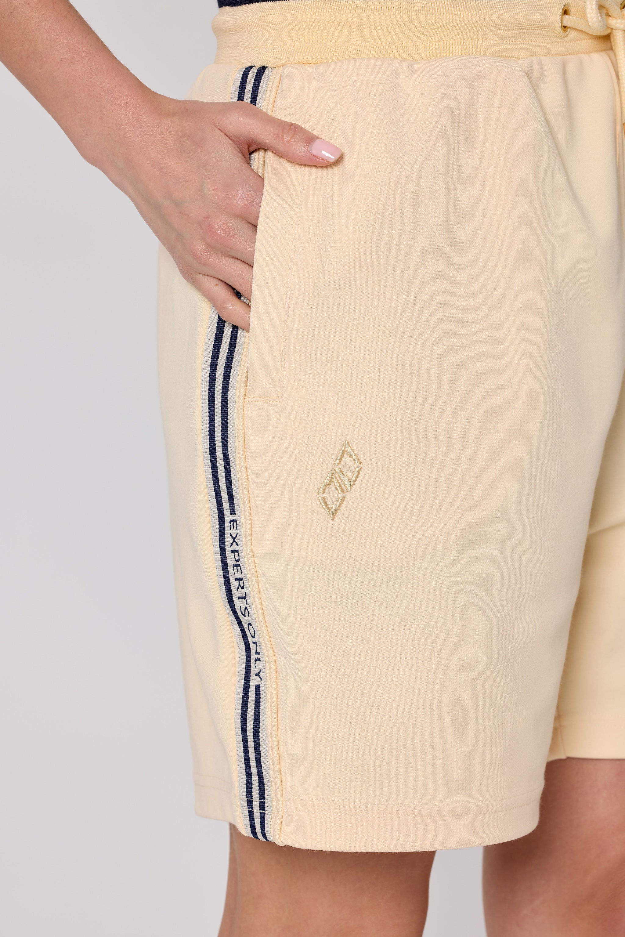 Après ‘83 Cream Striped Short
