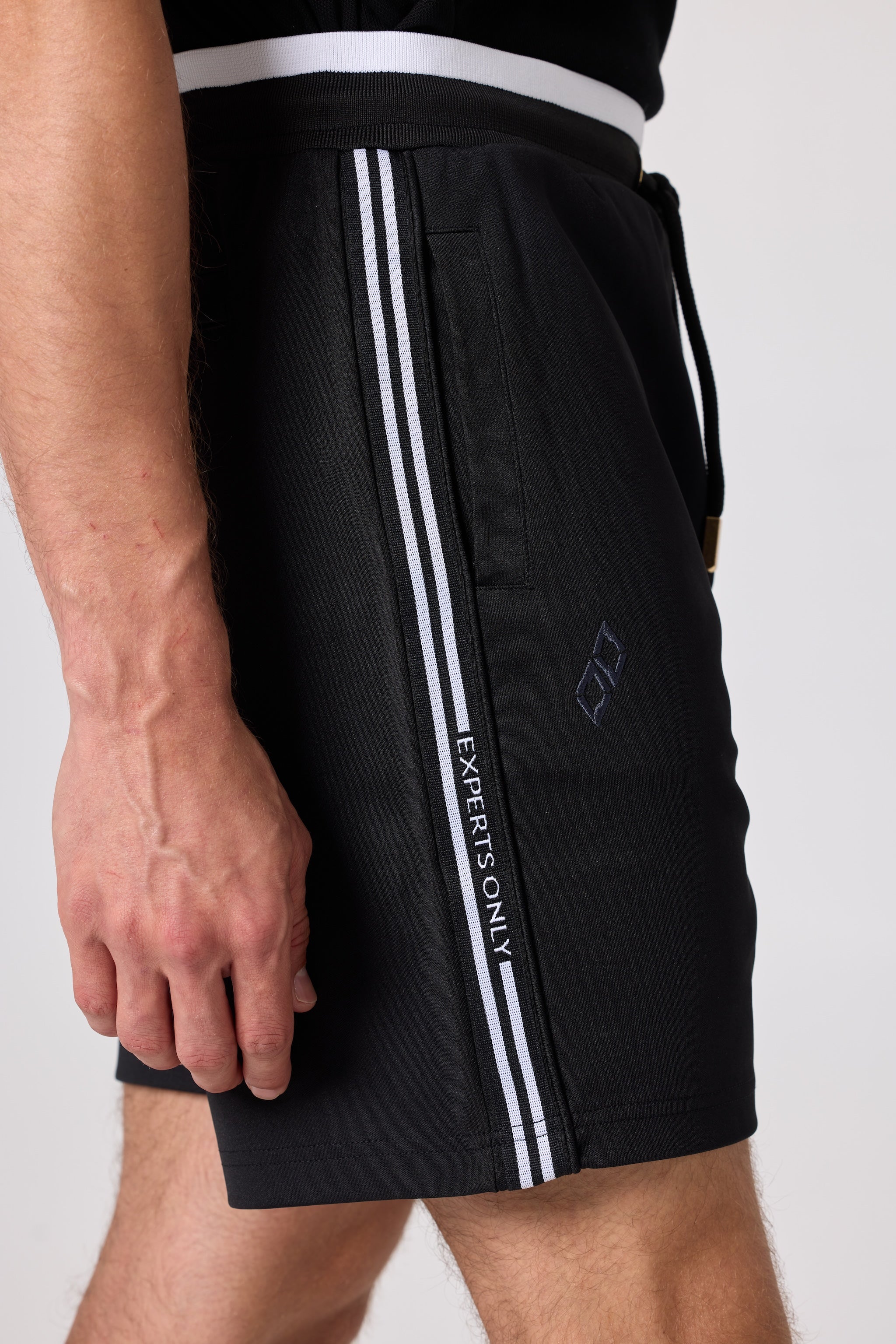 Double Black Après ‘83 Retro Shorts in black with striped sides