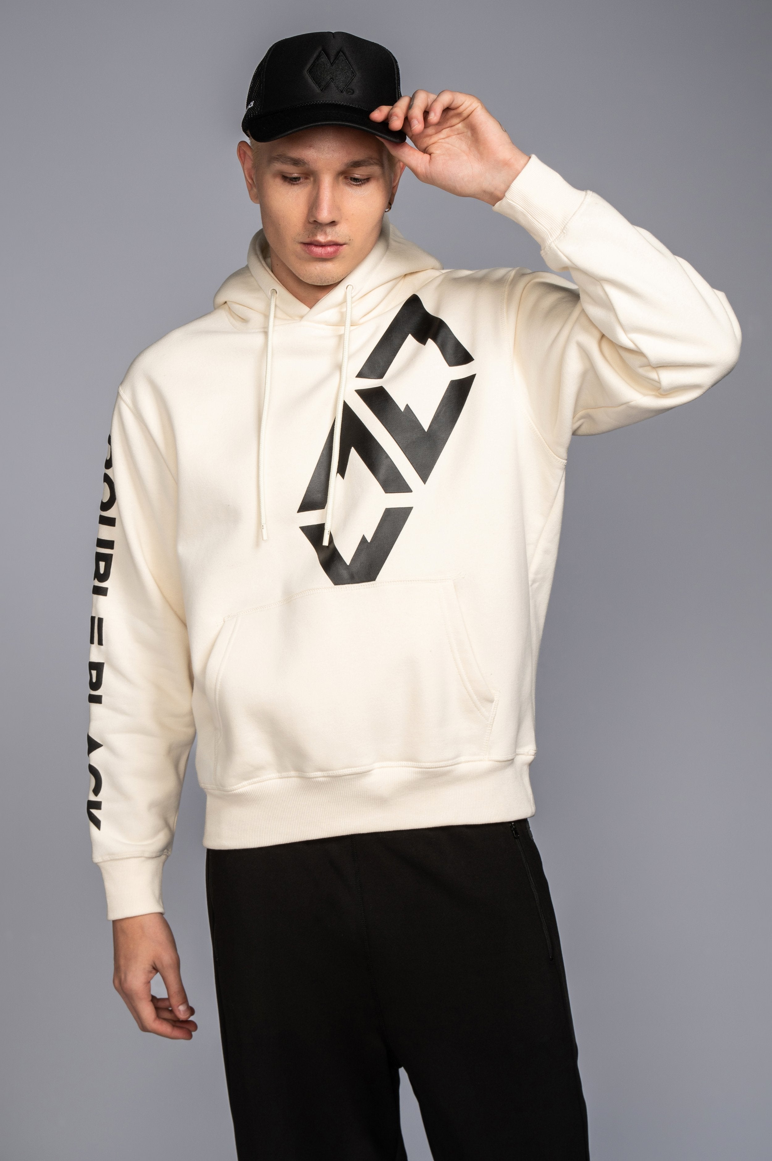 Double Diamond Hat in Black