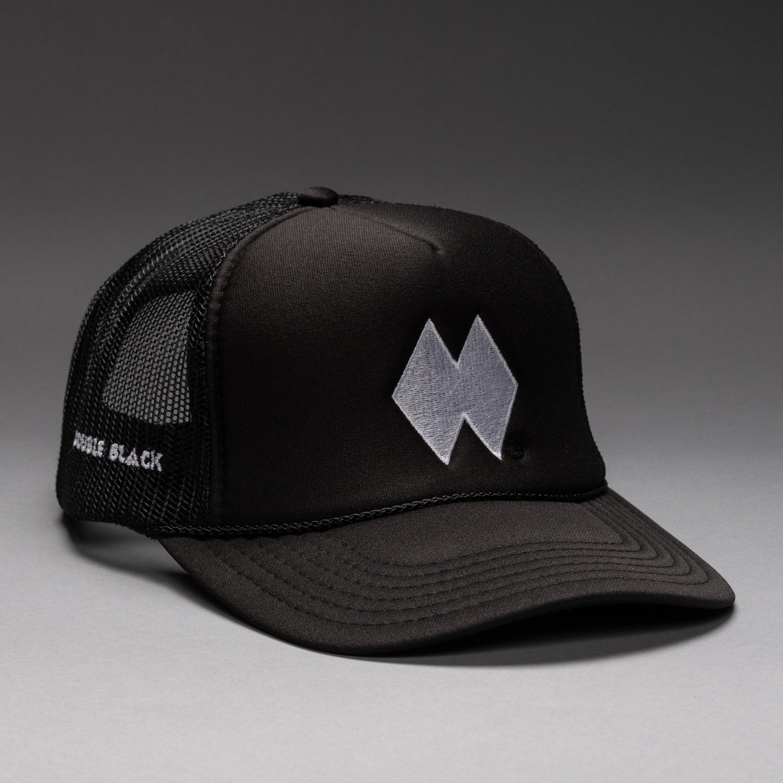 Double Diamond hat in black and white