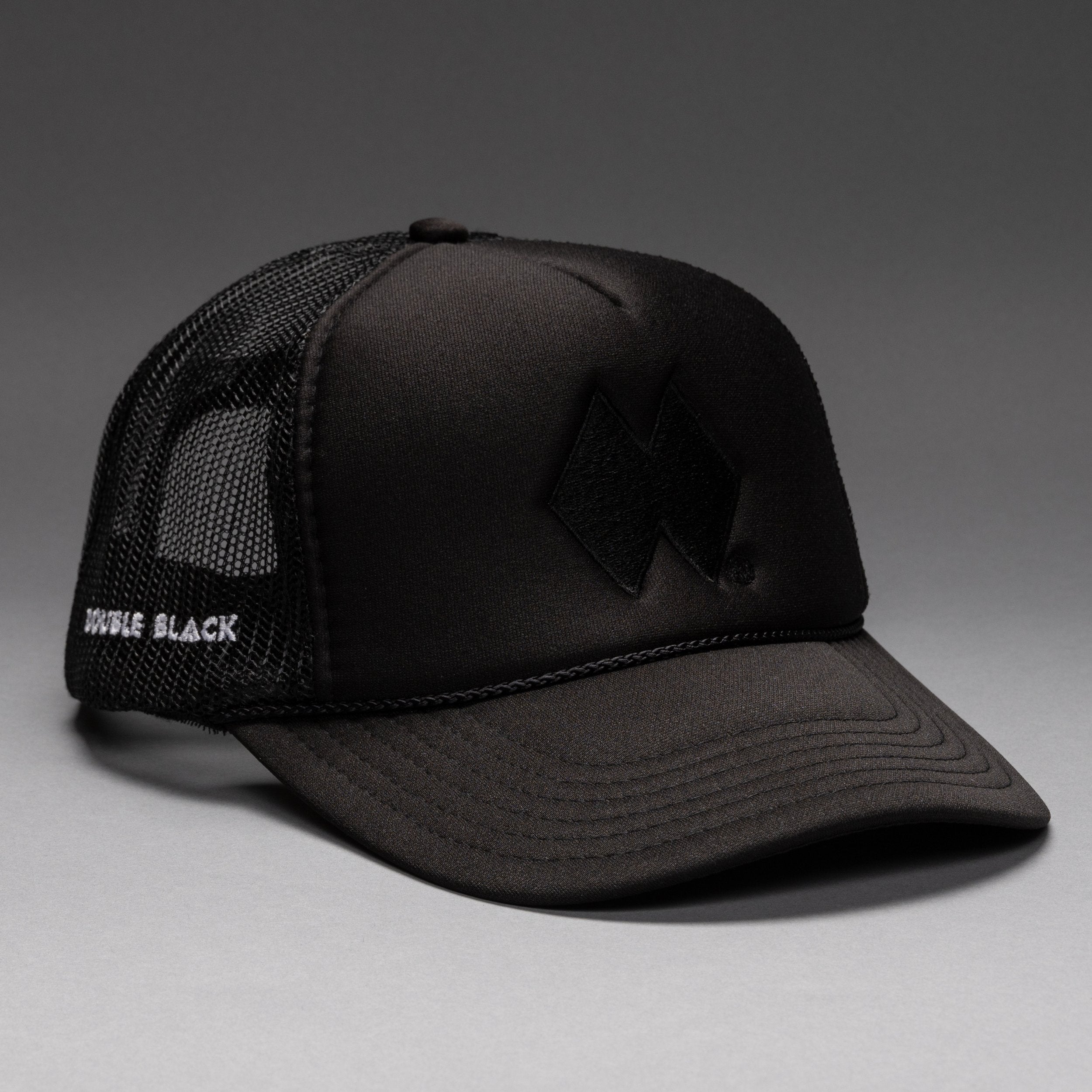Double Diamond hat in black